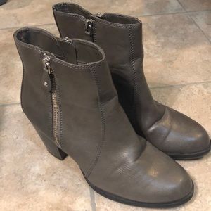 Simply Vera Wang gray high heel bootie